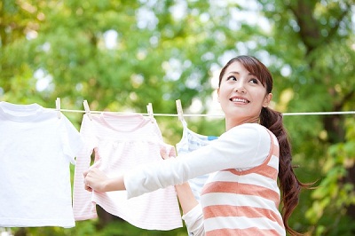 Cách giặt quần áo bằng cách phơi nắng